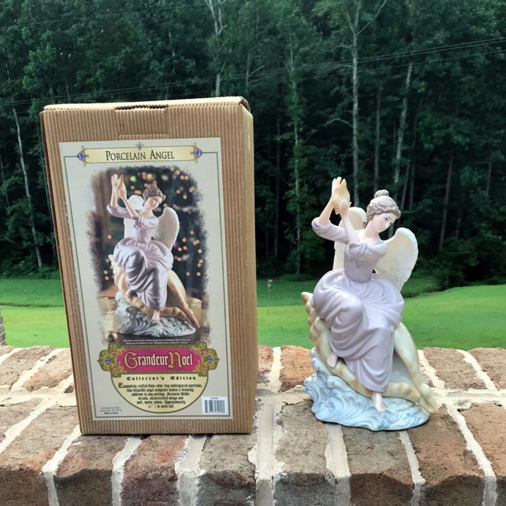 Grandeur Noel 2002 Porcelain Angel